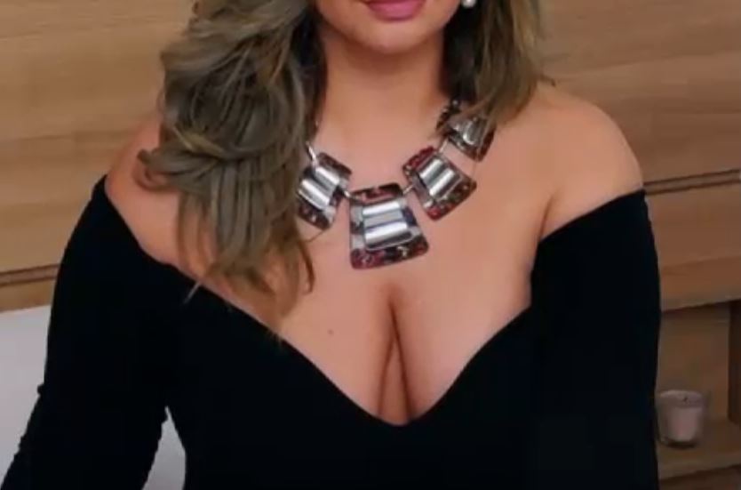 JackieSynn sexy naked and masturbating on cam